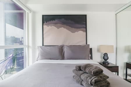 3905-3Bedroom Luxury City Views with parking
