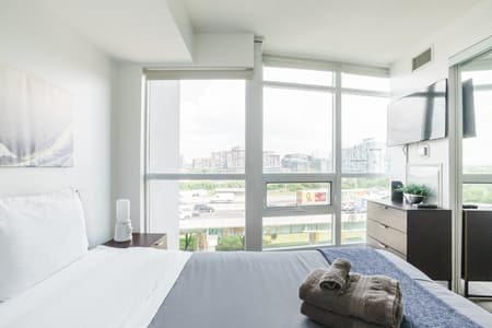 3905-3Bedroom Luxury City Views with parking