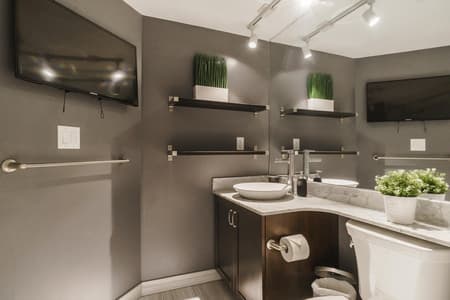 3905-3Bedroom Luxury City Views with parking