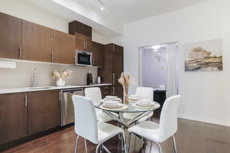 4105-Stylish Downtown Toronto Condo w/ Balcony