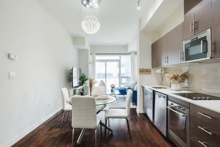 4105-Stylish Downtown Toronto Condo w/ Balcony