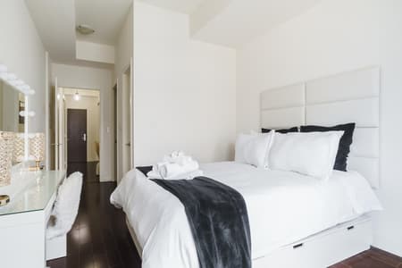 4105-Stylish Downtown Toronto Condo w/ Balcony