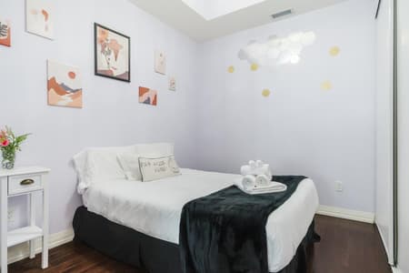 4105-Stylish Downtown Toronto Condo w/ Balcony