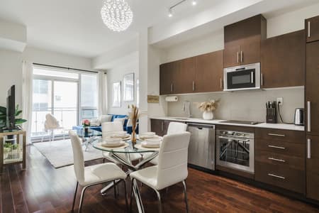 4105-Stylish Downtown Toronto Condo w/ Balcony