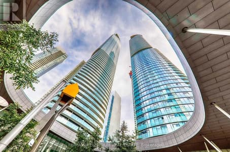 5210 - Chic Toronto Downtown Condo + Balcony