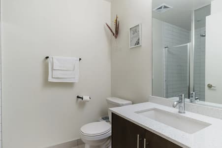 5210 - Chic Toronto Downtown Condo + Balcony