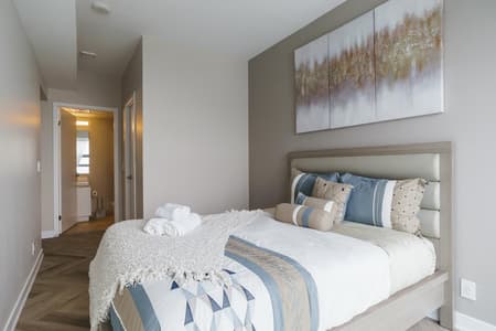 5708 - Billion Condo with CN Tower View
