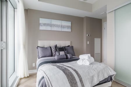 5708 - Billion Condo with CN Tower View