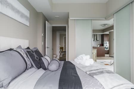 5708 - Billion Condo with CN Tower View