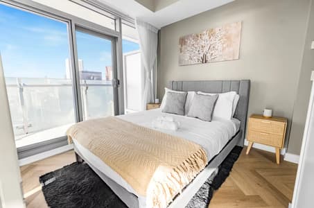 5903 - Luxe 3BR Condo CN Tower W/Parking