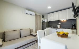 Mobile Home [3]