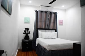 R2-Classic Single Queen Room