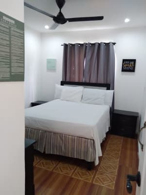 R-3 Classic Single Queen Room