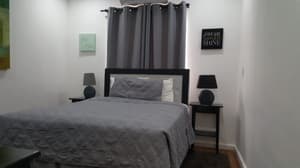 R-3 Classic Single Queen Room