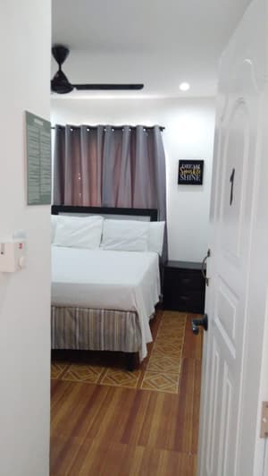 R-3 Classic Single Queen Room