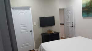 R4-Classic Single Queen Room