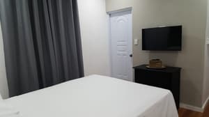 R6-Classic Single Queen Room