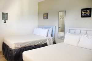 R15- Comfort  Family Room -2 QB-Pool View-City View
