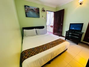 101 TUAH DELUXE QUEEN SERAMBI