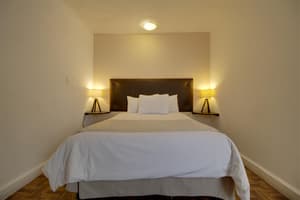 Punto E -  Suite de 2 habitaciones,  2 camas matrimoniales, planta baja. 4 personas