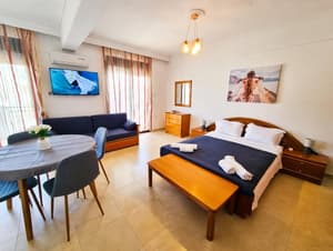 Studio 100 m from the Beach