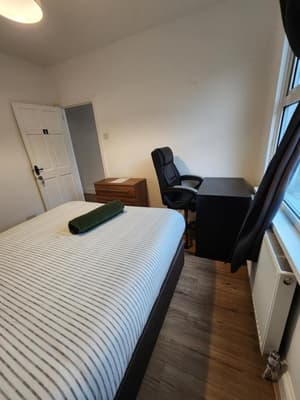 The Oaks - Room 1