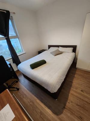 The Oaks - Room 1
