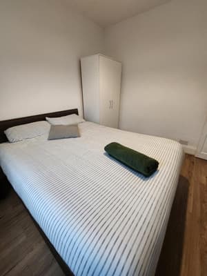 The Oaks - Room 1
