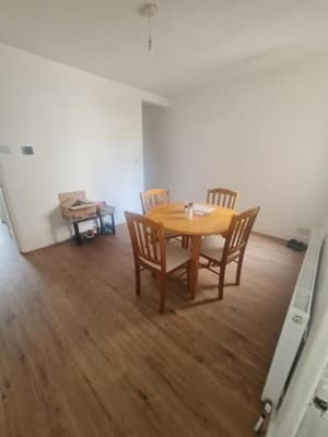 The Oaks - Room 1