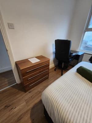 The Oaks - Room 1