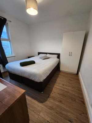 The Oaks - Room 1
