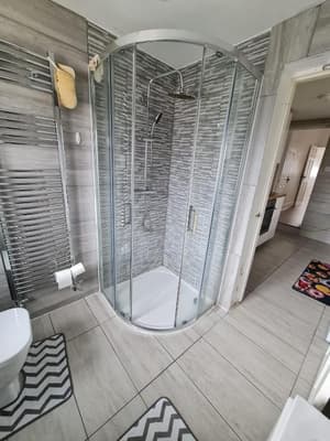 The Oaks - Room 1