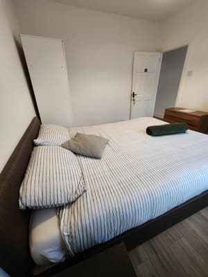 The Oaks - Room 1