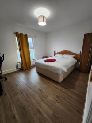 The Oaks - Room 2