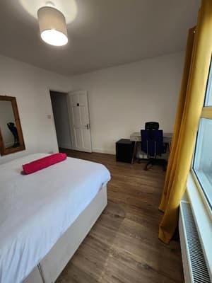 The Oaks - Room 2