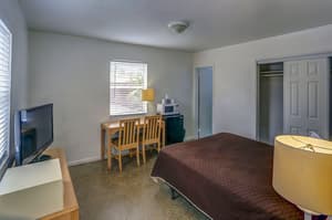 600 - Hotel Room