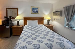 300 - Hotel Room