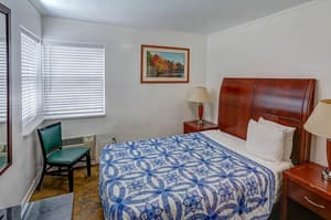 500 - Hotel Room Small