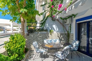 Familyapartment on groungfloor with seperate rooms, kitchen and veranda