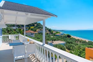 Luxurysouite with 2 seperate rooms, kitchen and seaview