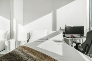 2Bdr+ Den, 4-Bed, CN Tower View with parking