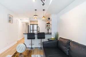 2-Bdr, 3 Beds, 2 Bath by Scotiabank Arena, with Parking