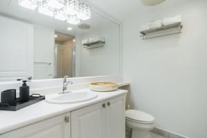 2-Bdr, 3 Beds, 2 Bath by Scotiabank Arena, with Parking