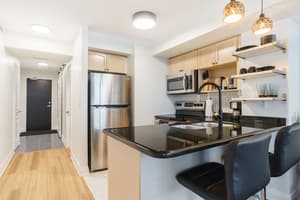 2-Bdr, 3 Beds, 2 Bath by Scotiabank Arena, with Parking