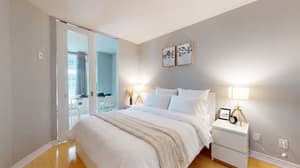 2-Bdr, 3 Beds, 2 Bath by Scotiabank Arena, with Parking