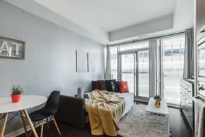 1-bdr + sofabed, 1-bath Across Scotiabank arena