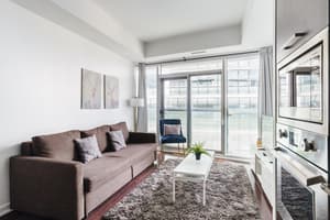 1-bdr + sofabed, 1-bath Across Scotiabank arena