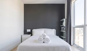 1BDR, Rogers Centre + Parking Across CN Tower