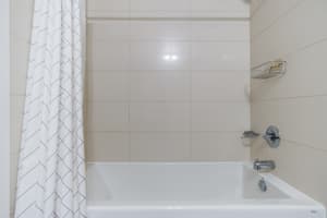 1BDR, Rogers Centre + Parking Across CN Tower