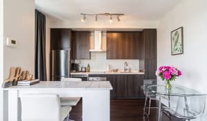 1BDR, Rogers Centre + Parking Across CN Tower